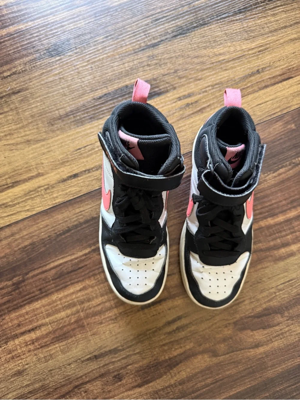Nike Kids High-Top dunks Sneakers in White, Black & Pink